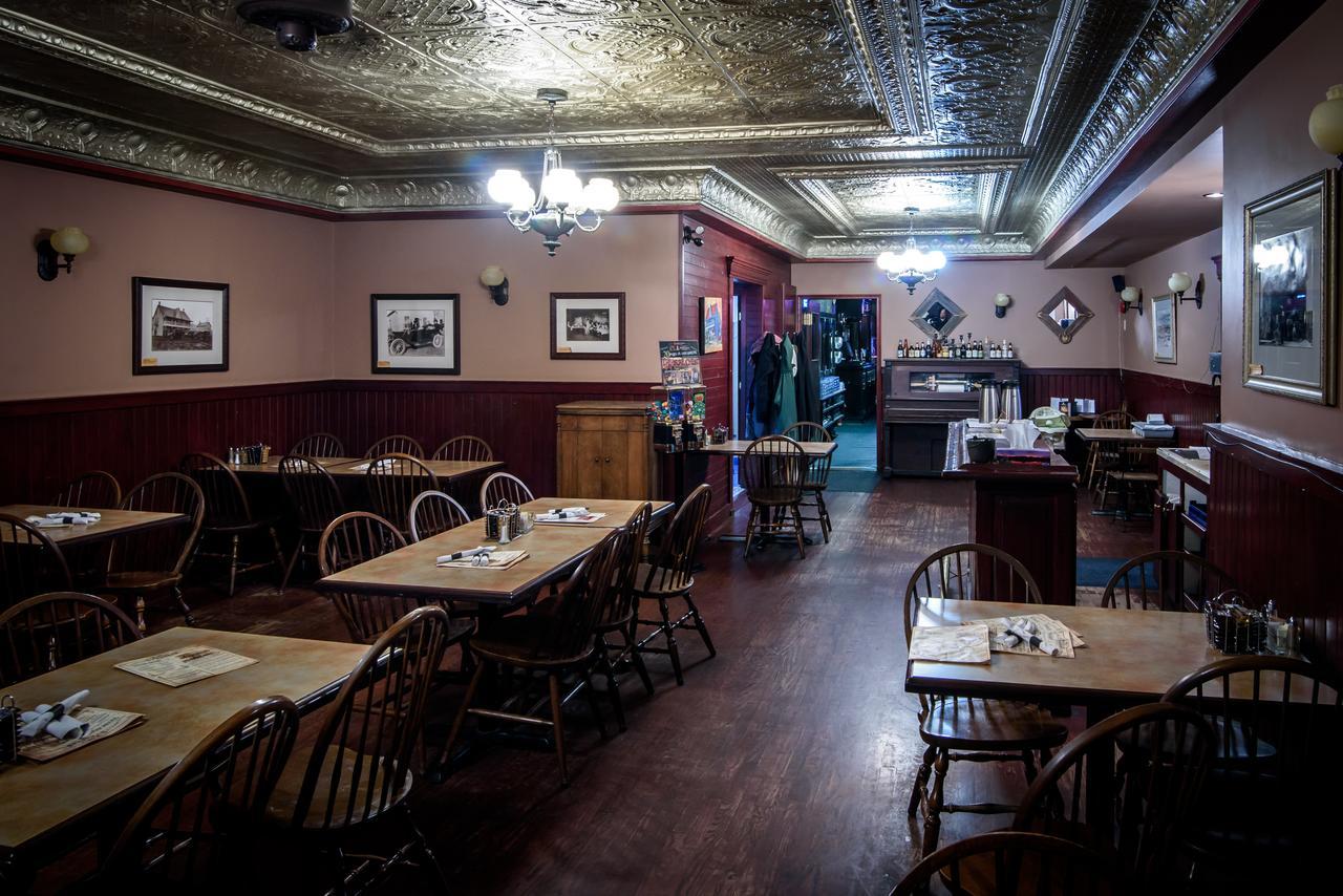 The Cochrane Rockyview Hotel エクステリア 写真