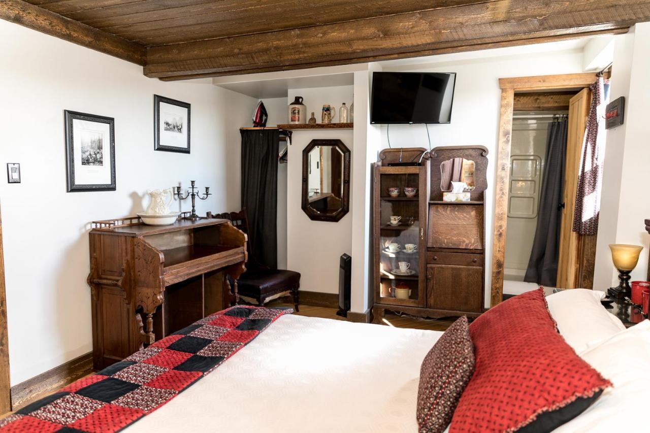 The Cochrane Rockyview Hotel エクステリア 写真