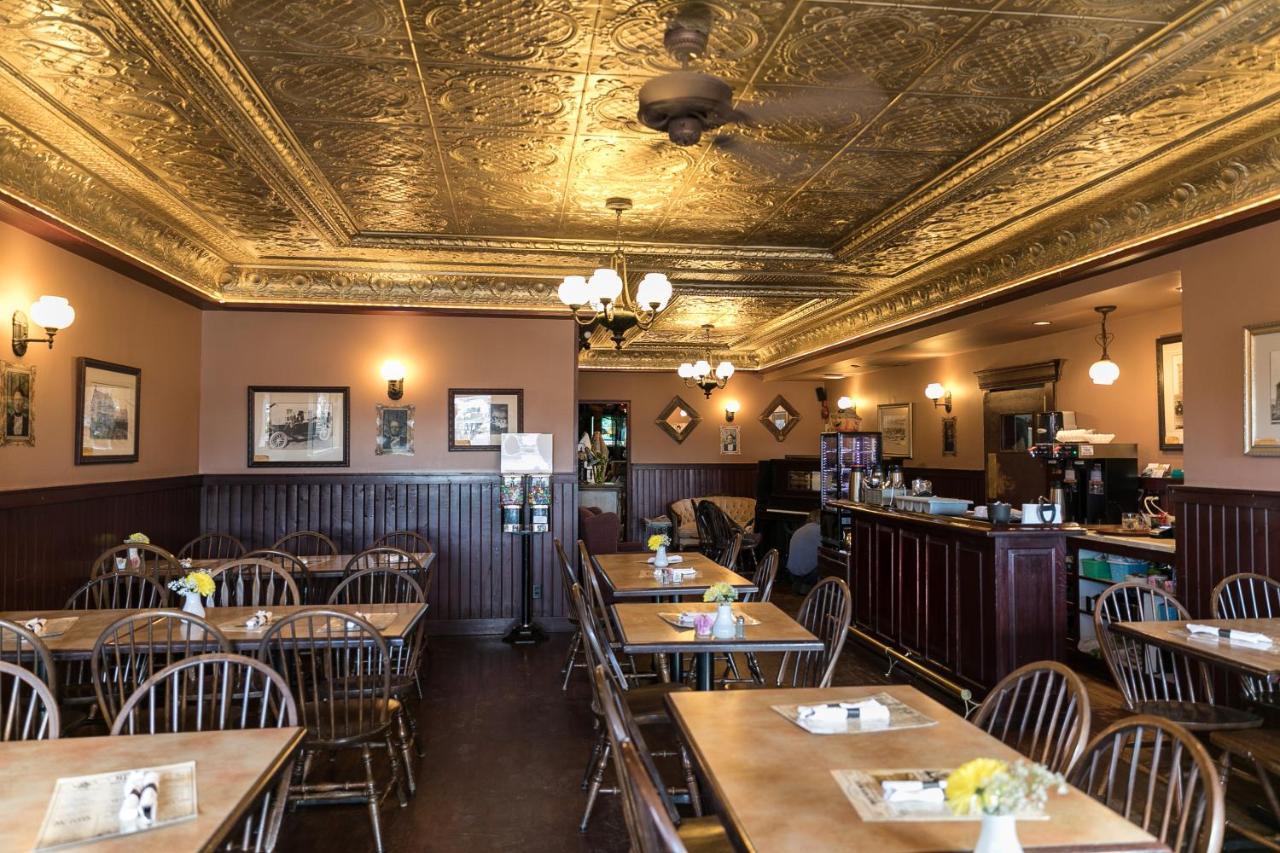 The Cochrane Rockyview Hotel エクステリア 写真