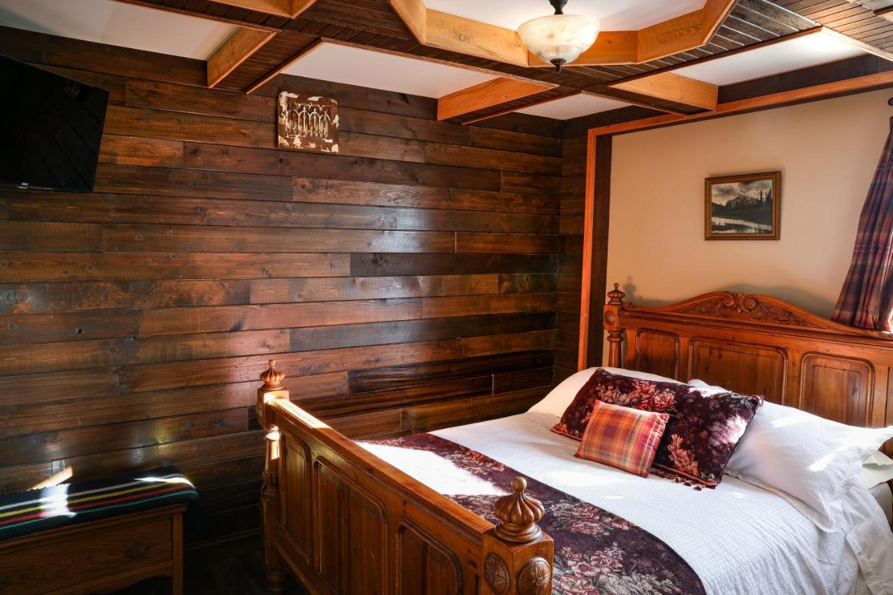 The Cochrane Rockyview Hotel エクステリア 写真