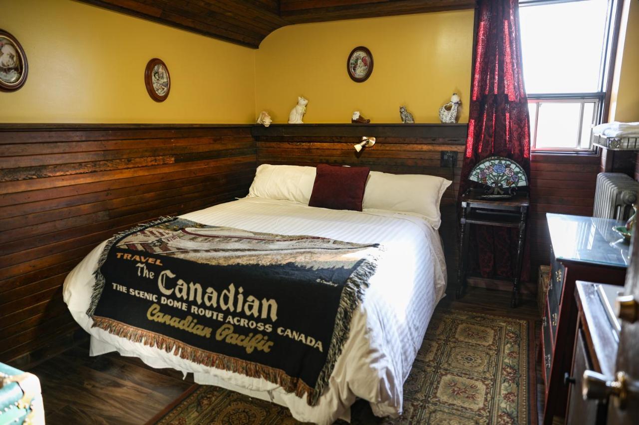 The Cochrane Rockyview Hotel エクステリア 写真