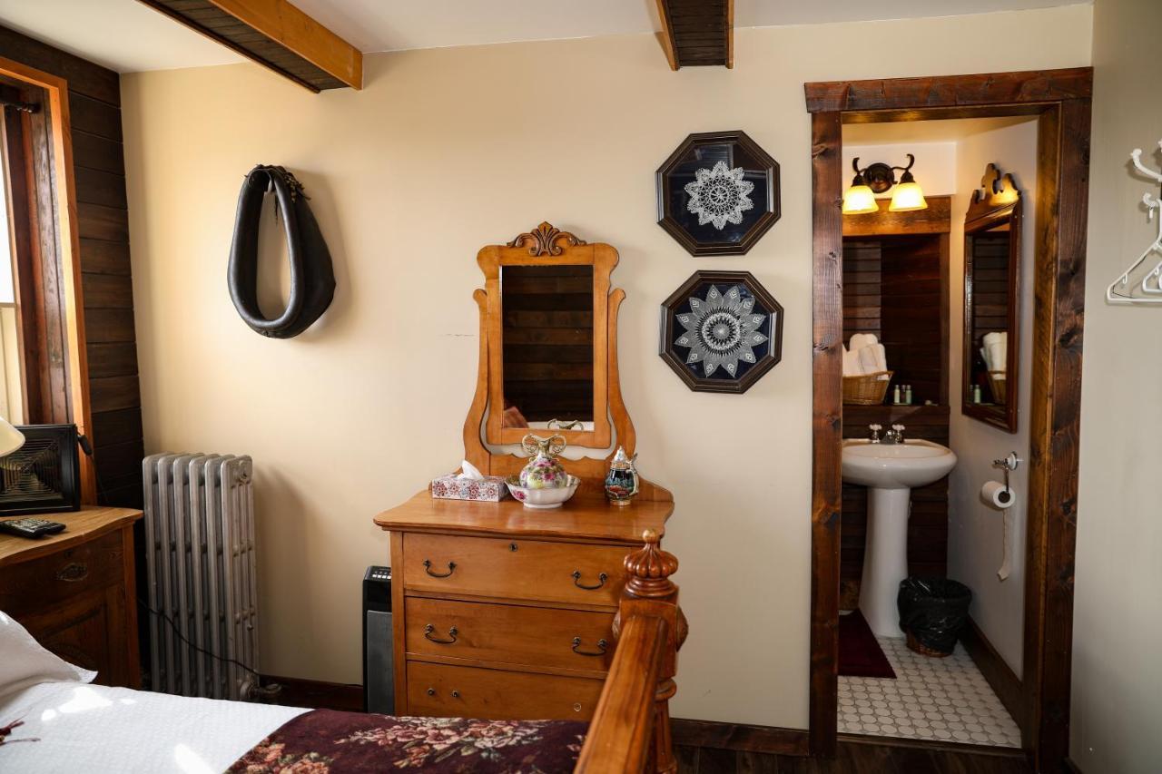 The Cochrane Rockyview Hotel エクステリア 写真