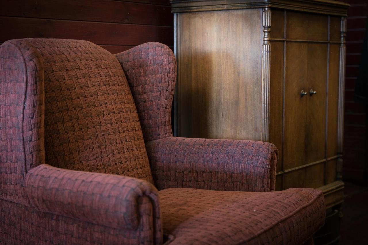 The Cochrane Rockyview Hotel エクステリア 写真