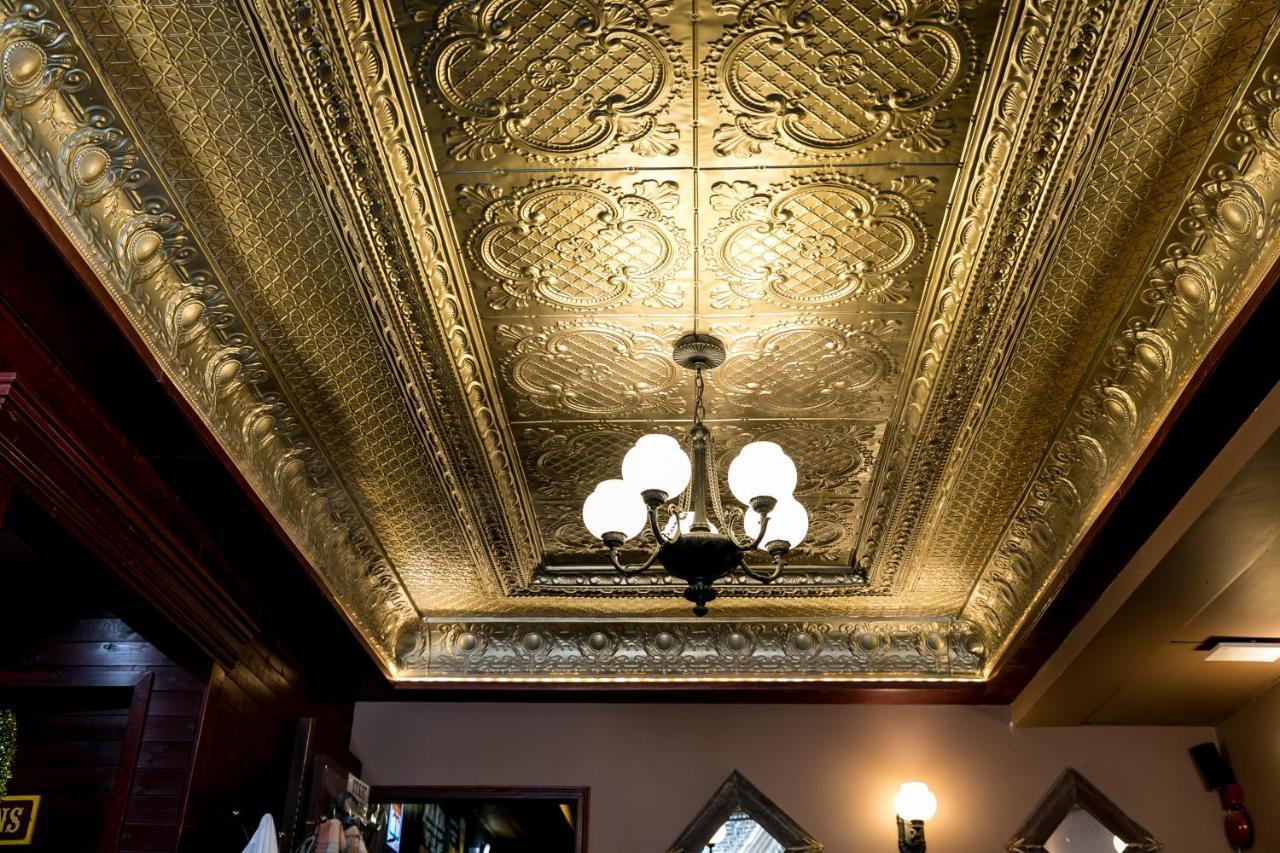 The Cochrane Rockyview Hotel エクステリア 写真