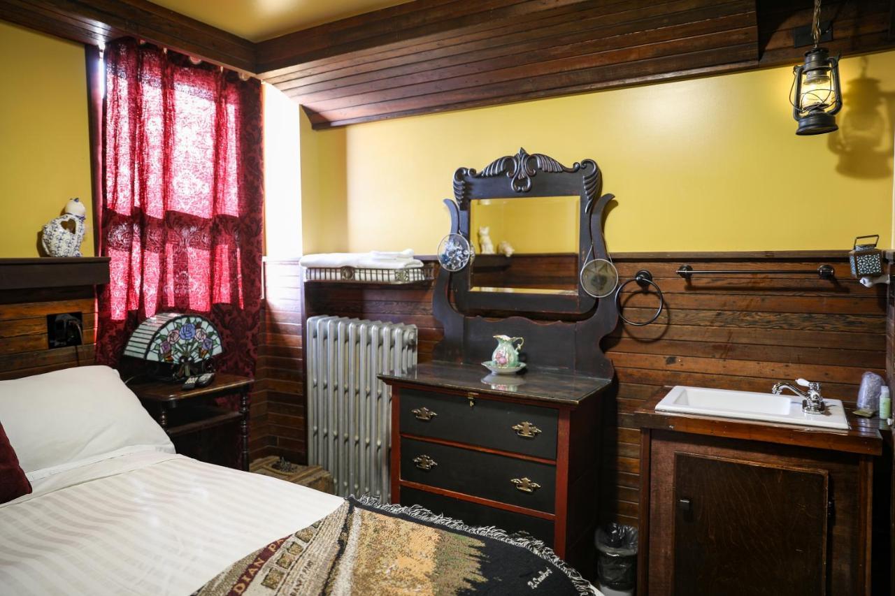 The Cochrane Rockyview Hotel エクステリア 写真