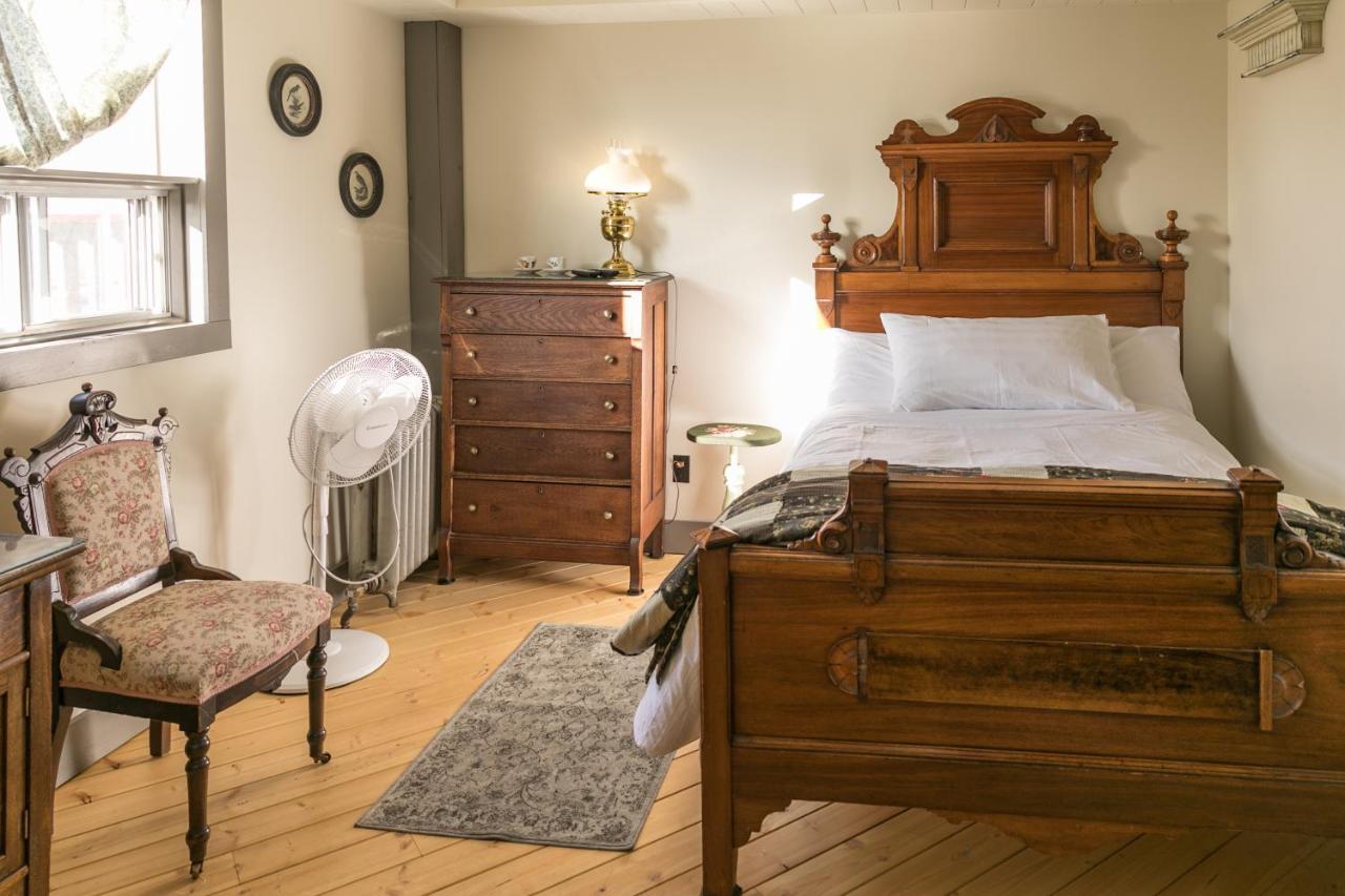 The Cochrane Rockyview Hotel エクステリア 写真