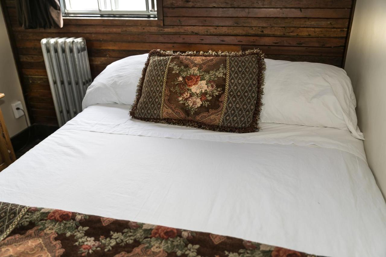The Cochrane Rockyview Hotel エクステリア 写真