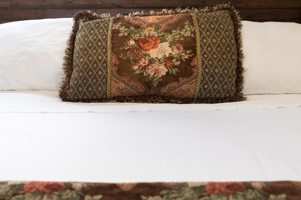 The Cochrane Rockyview Hotel エクステリア 写真