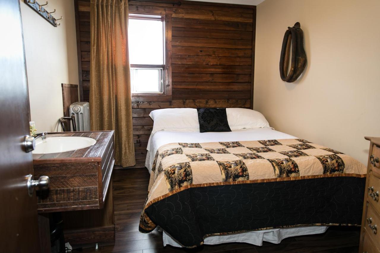 The Cochrane Rockyview Hotel エクステリア 写真