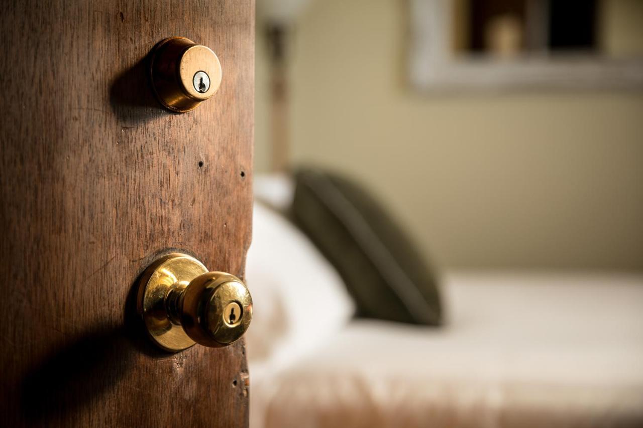 The Cochrane Rockyview Hotel エクステリア 写真
