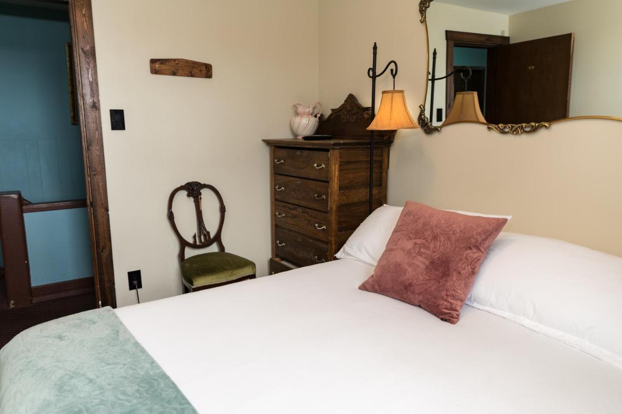 The Cochrane Rockyview Hotel エクステリア 写真