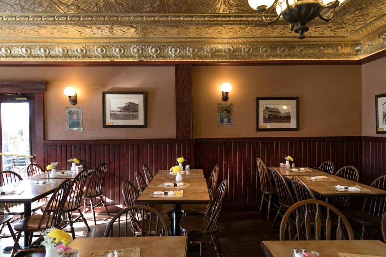 The Cochrane Rockyview Hotel エクステリア 写真