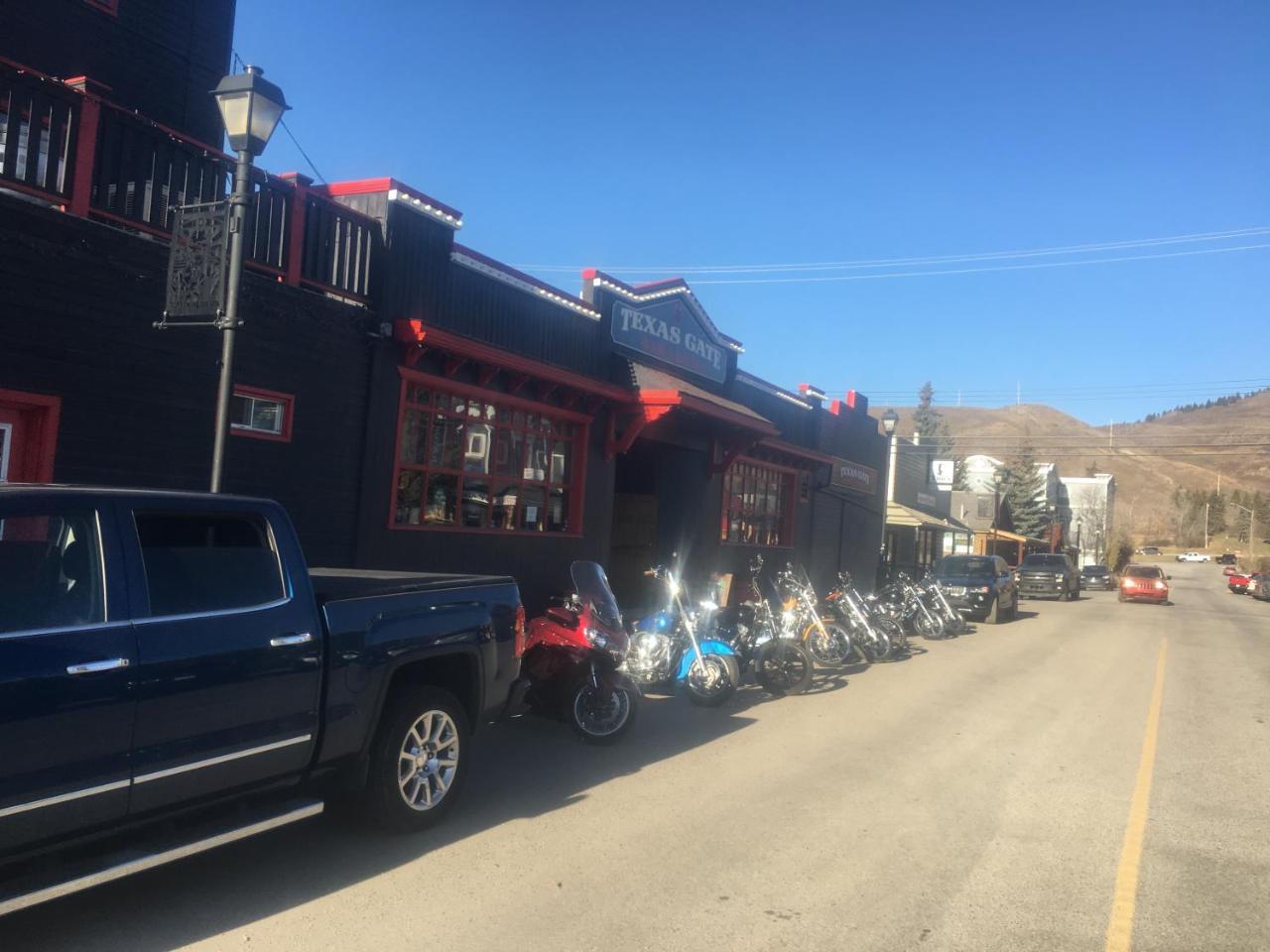 The Cochrane Rockyview Hotel エクステリア 写真